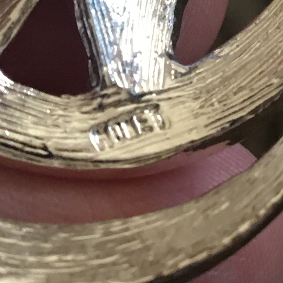 Vintage Monet textured silver tone cluster brooch - Picture 3 of 6